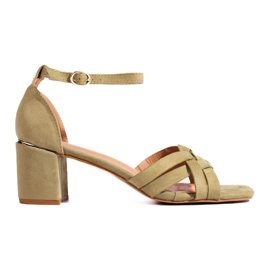 Sandalias mujer ante verde