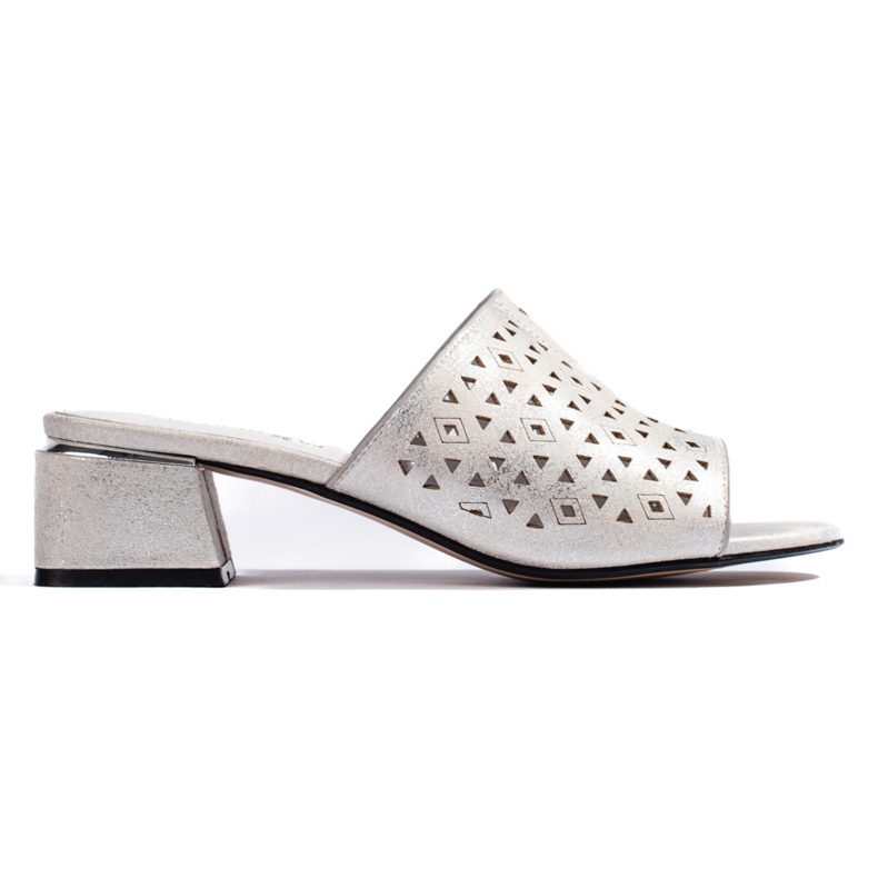 Chanclas plateadas caladas con tacón bajo plata