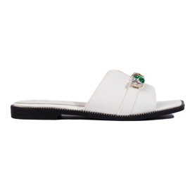 Chanclas de mujer blancas con piedras. blanco