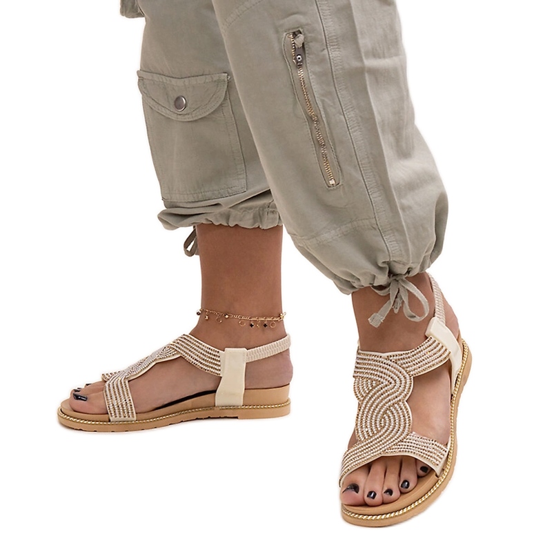 Sandalias beige claro decoradas con circonitas Gairsa