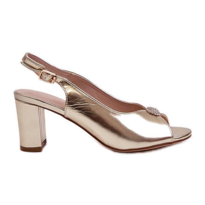 Elegantes sandalias de tacón con decoración Trasea dorada. dorado