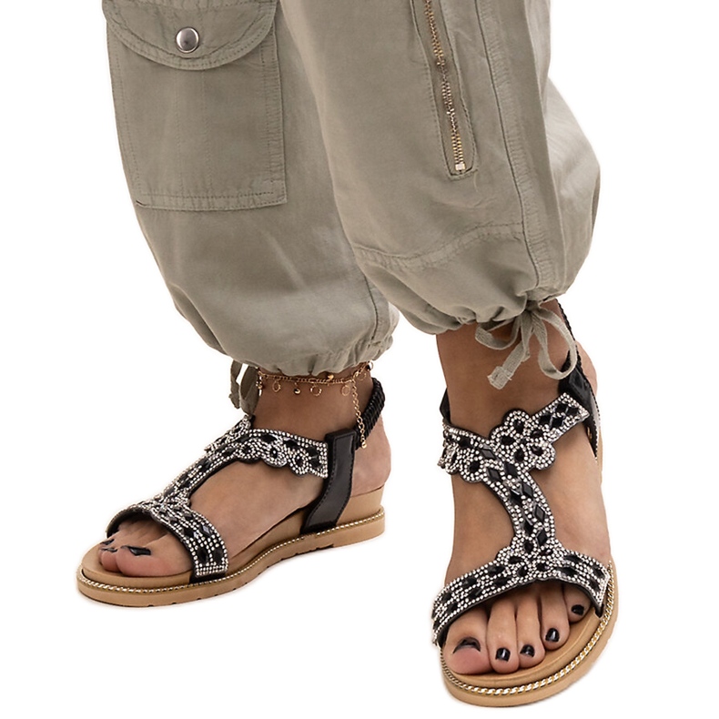 Las brillantes sandalias negras de Shahida negro