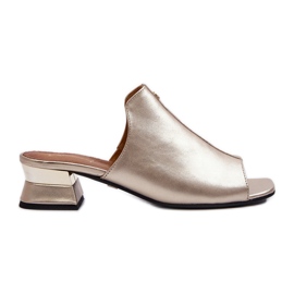 Elegantes Chanclas de Mujer Fabricadas en Piel Natural con Tacón Bajo Maciejka 06360-25 Dorado