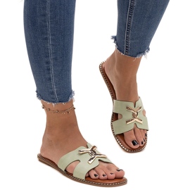Chanclas verdes con hebilla Razanna