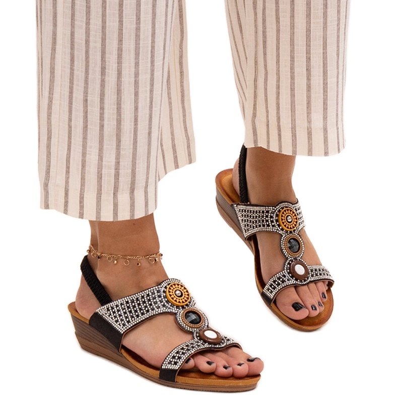 Sandalias brillantes de cuña baja de Azeeza negro