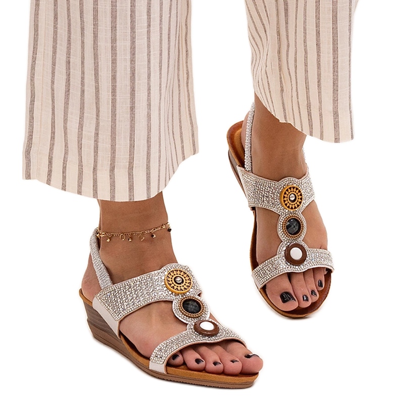Sandalias brillantes de cuña baja de Azeeza plata