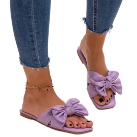 Chanclas moradas con lazo decorativo de Uwansa violeta