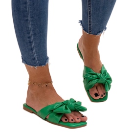 Chanclas verdes con lazo decorativo de Uwansa Chanclas verdes con lazo decorativo de Uwansa