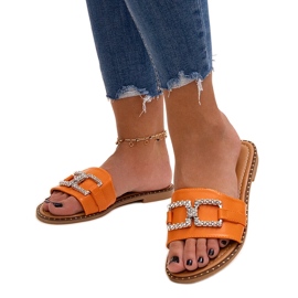 Chanclas naranjas con hebilla decorativa de Rochaela Chanclas naranjas con hebilla decorativa de Rochaela