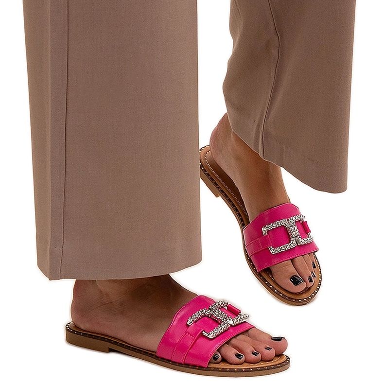Chanclas rosa oscuro con hebilla decorativa de Rochaela rosado