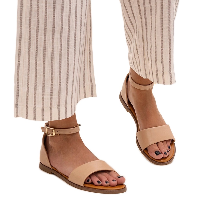 Evento Sandalias beige con tacón cerrado de Sema. Evento Sandalias beige con tacón cerrado de Sema.