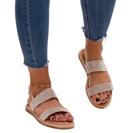 Sandalias rosas decoradas con pedrería Carvalia