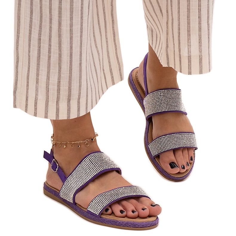 Sandalias moradas decoradas con circonitas Carvalia violeta