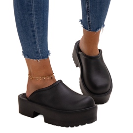 Chanclas negras con suela Huss masiva. negro
