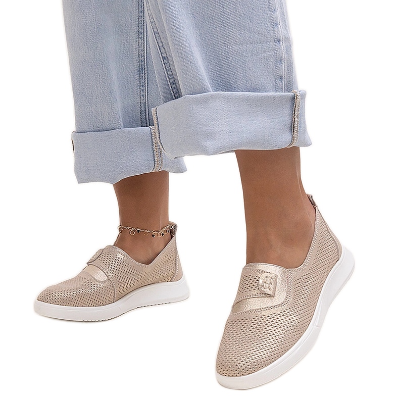 Zapatillas Ethels de piel perforada en color dorado Zapatillas Ethels de piel perforada en color dorado