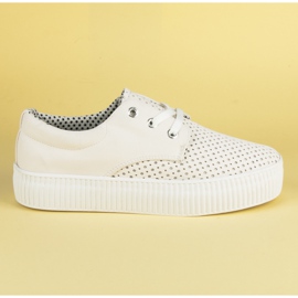 Kylie Zapatillas caladas en la plataforma. blanco