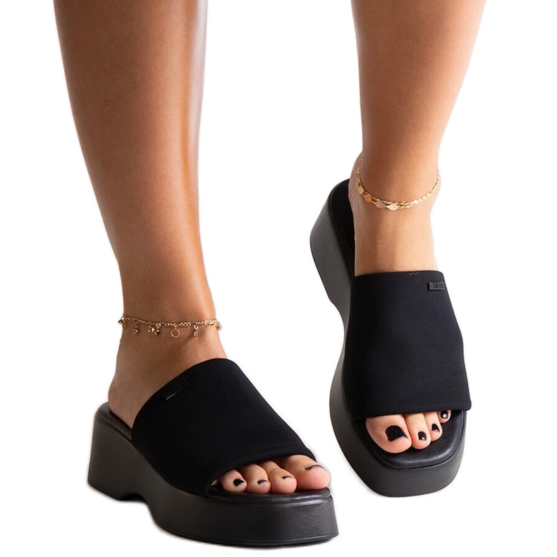 Chanclas negras en la plataforma Big Star NN274021 negro