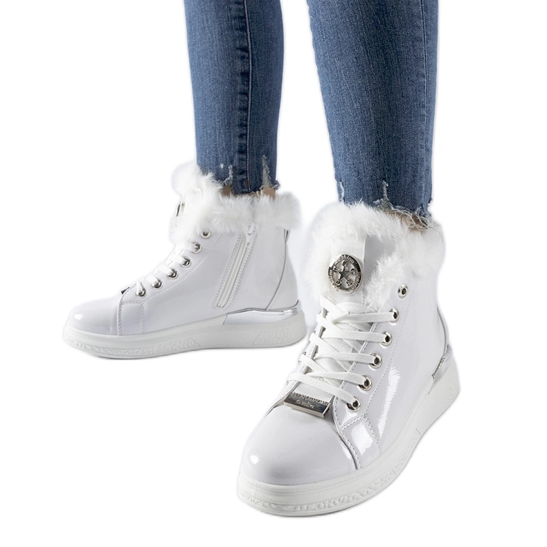 Zapatillas de charol blancas con pelo de Fiemme blanco