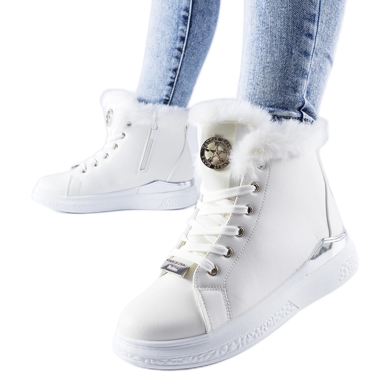 Zapatillas blancas con pelo de Fiemme. blanco
