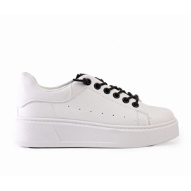 Zapatillas blancas con llamativo adorno Asmait. blanco