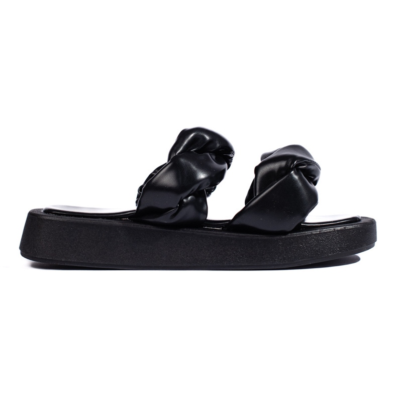 Chanclas negras con suela gruesa. negro