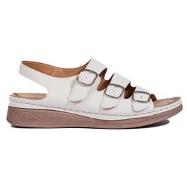 Sandalias blancas cómodas con cuña baja. blanco Sandalias blancas cómodas con cuña baja. blanco