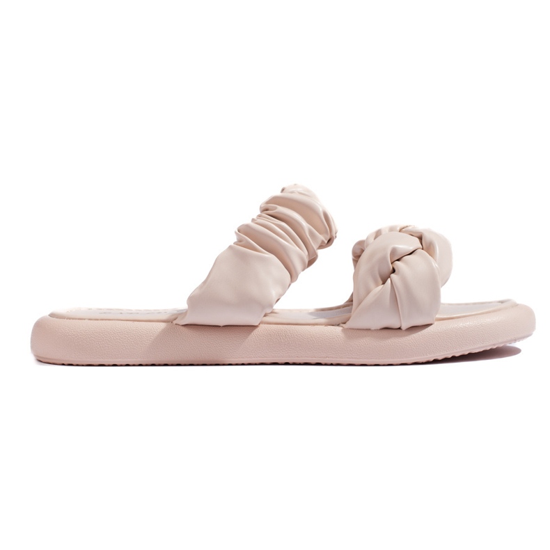 Chanclas de mujer planas beige con estilo.