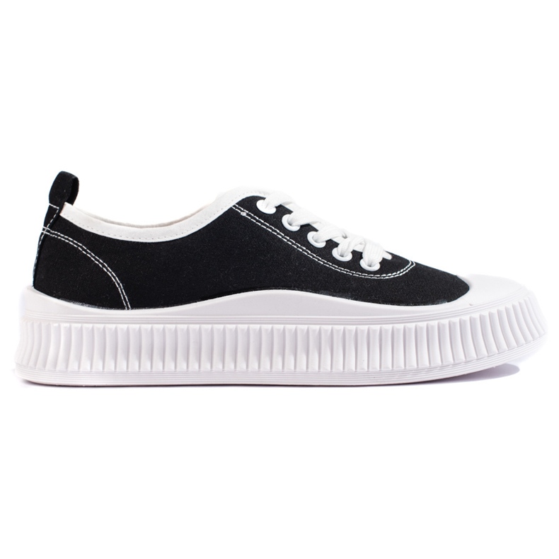 Zapatillas negras de mujer. negro