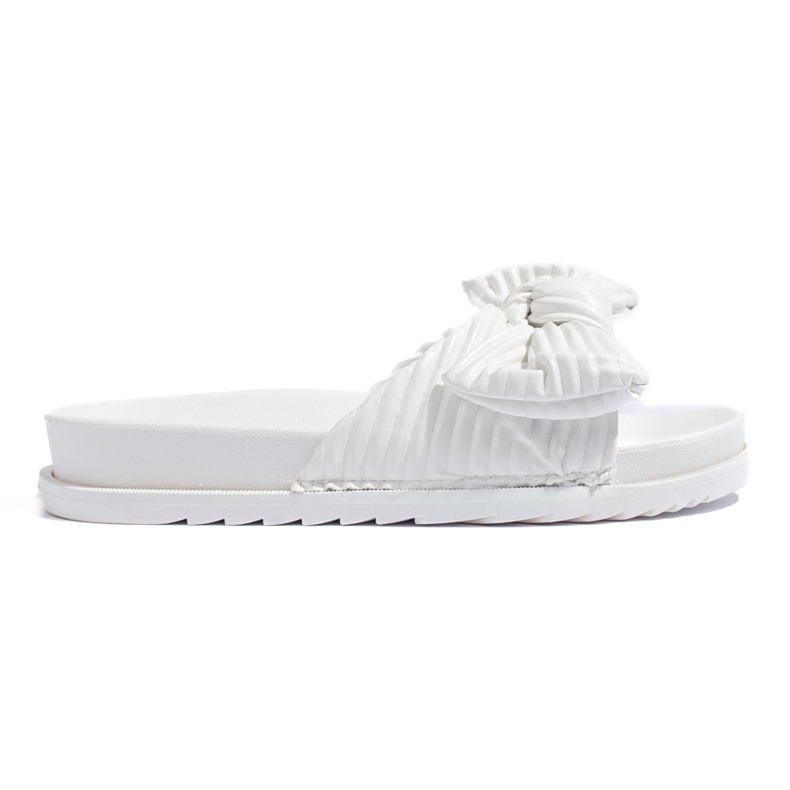 Chanclas blancas con suela gruesa. blanco