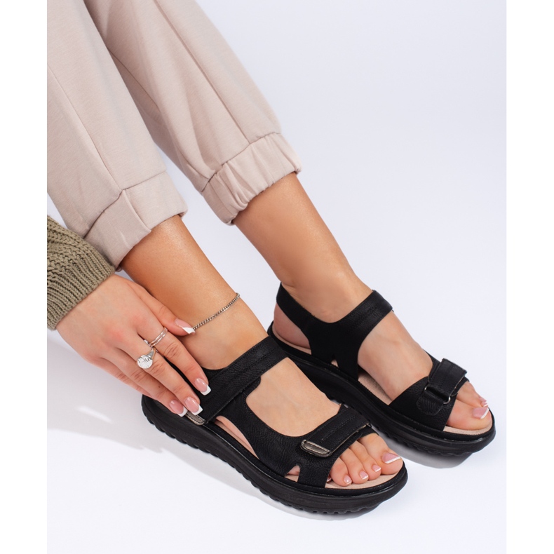 Sandalias deportivas de mujer, color negro. Sandalias deportivas de mujer, color negro.