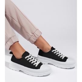 Zapatillas clásicas de mujer negras. negro