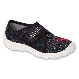 Pantuflas infantiles befado 974X565 negro con aplicación de araña Pantuflas infantiles befado 974X565 negro con aplicación de araña