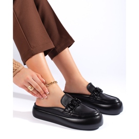 Chanclas de mujer negras cerradas y elegantes. negro Chanclas de mujer negras cerradas y elegantes. negro