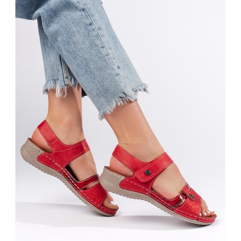 Sandalias cómodas de mujer rojas. rojo