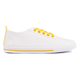 Zapatillas de mujer blancas con cordones amarillos. blanco