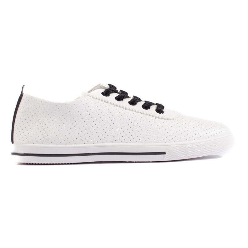 Zapatillas de mujer blancas con cordones negros. blanco