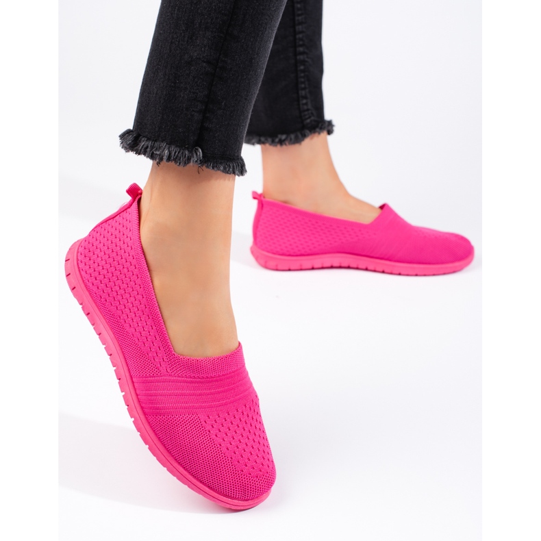 Zapatillas deportivas rosas sin cordones. rosado