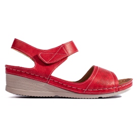 Sandalias de mujer rojas con velcro. rojo