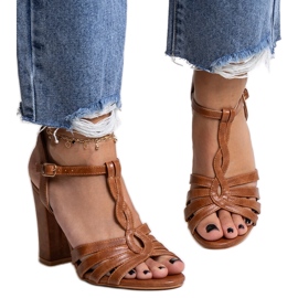 Sandalias de tacón marrones de Mikaii marrón