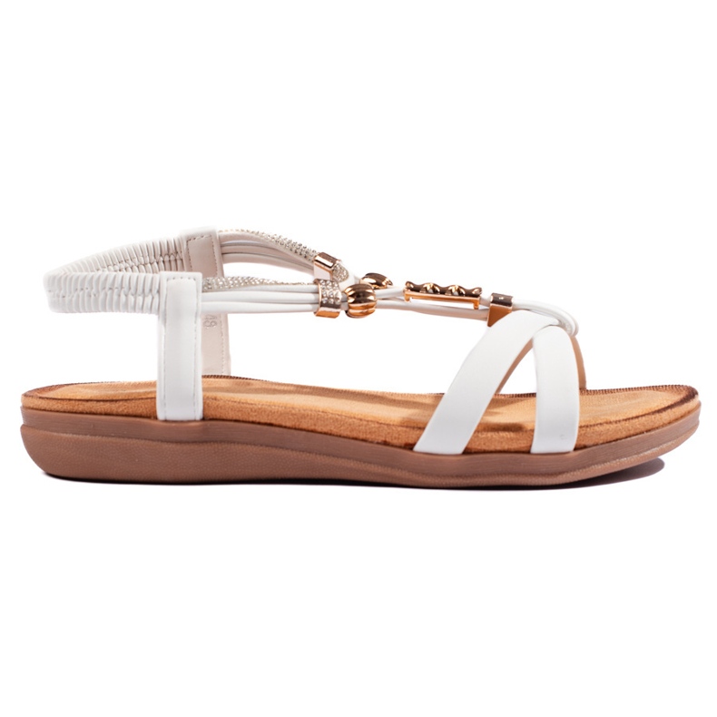 Sandalias blancas con elementos decorativos. blanco
