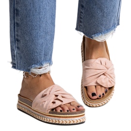 Pantuflas rosas enormes con suela decorativa Nibalie. rosado
