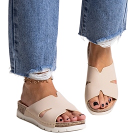 Chanclas beige con aplicación de piel Masha