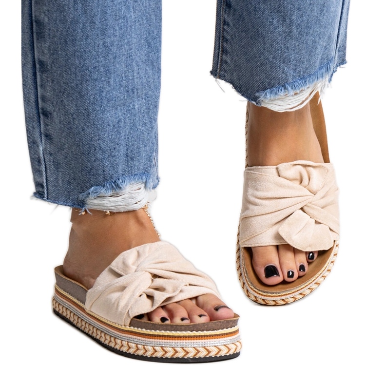 Chanclas enormes de color beige con suela decorativa Nibalie.