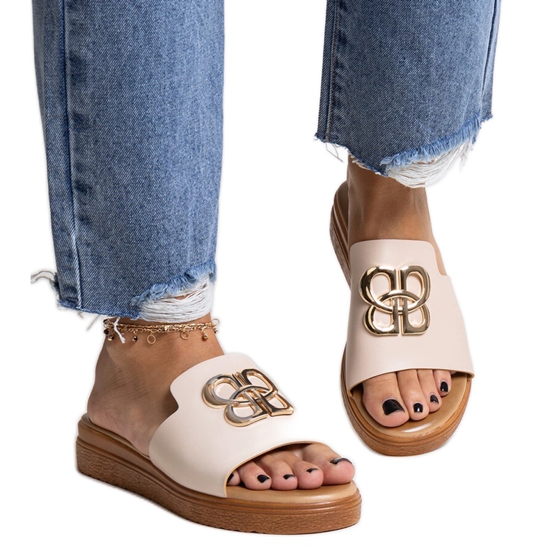 Chanclas beige con hebilla decorativa Jinan