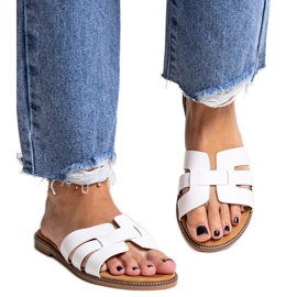 Chanclas clásicas blancas con decoración Umayma. blanco