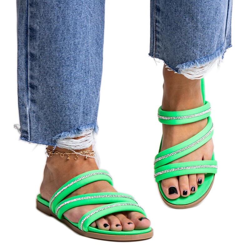 Chanclas verdes con pedrería de Martinela Chanclas verdes con pedrería de Martinela