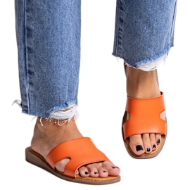 Chanclas naranjas hechas de cuero ecológico de Kajetana
