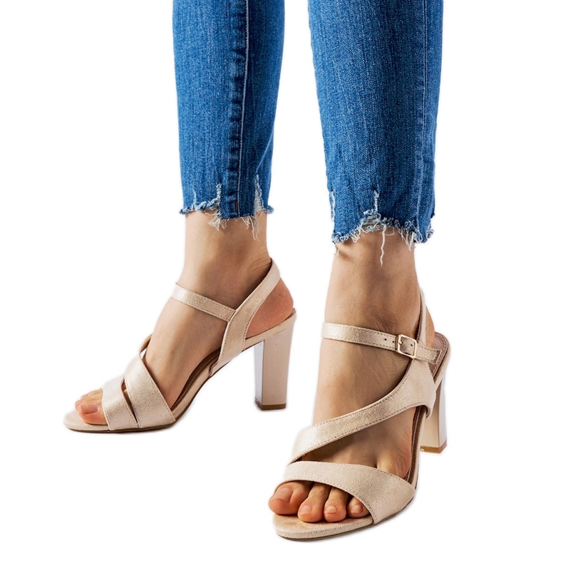 Sandalias de tacón beige de Murdock