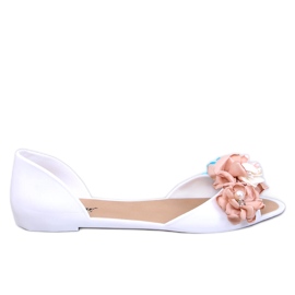 Melisa con flores Carmil White blanco