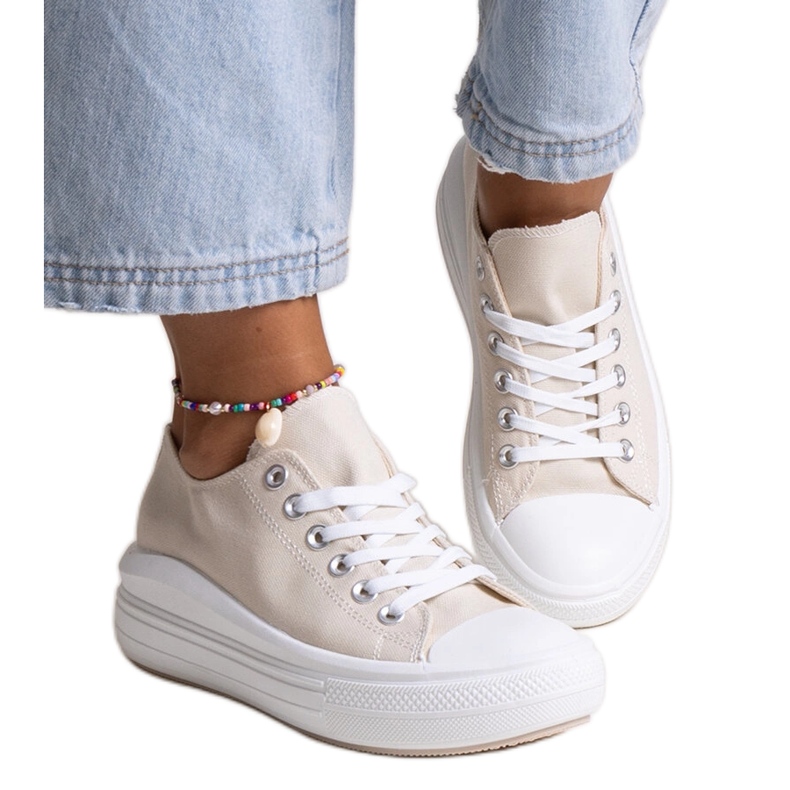 Zapatillas beige sobre plataforma gruesa Zlata.